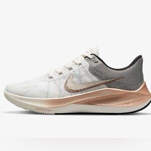 Nike Winflo 8 Premium
Women's Road Running Shoes